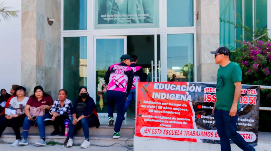 Docentes en las instalaciones de Sepyc Ahome