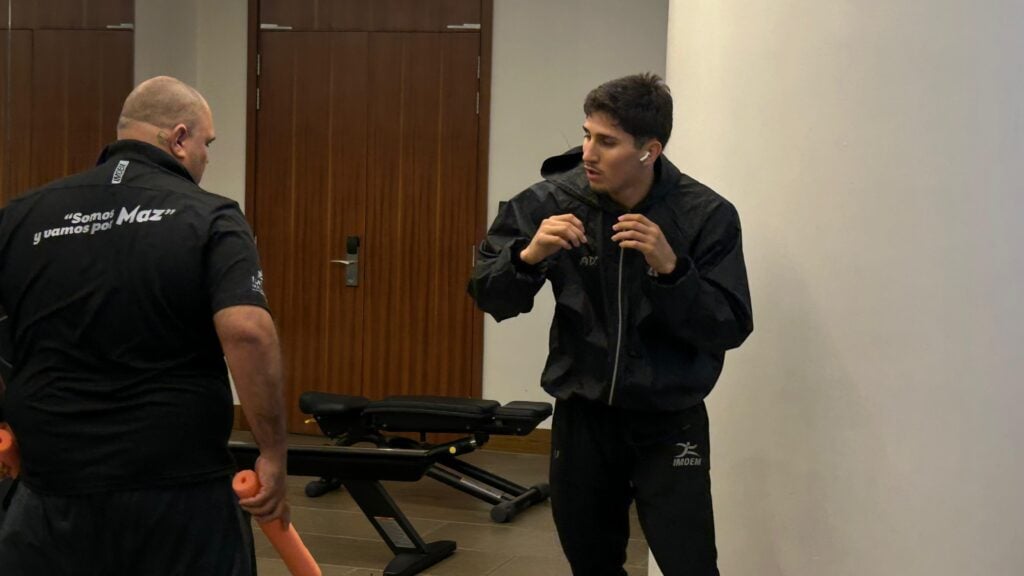 Marco Verde entrenando en Arabia Saudita.