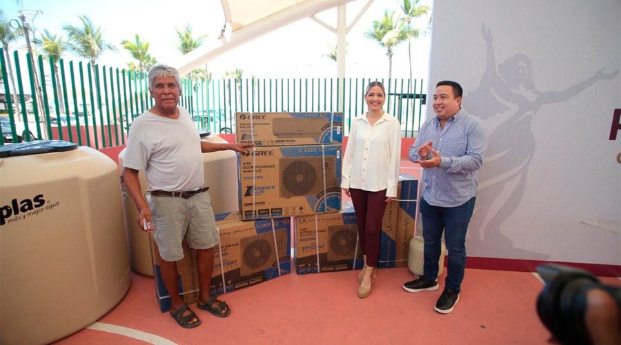 Mazatlán entrega apoyos a familias mazatlecas