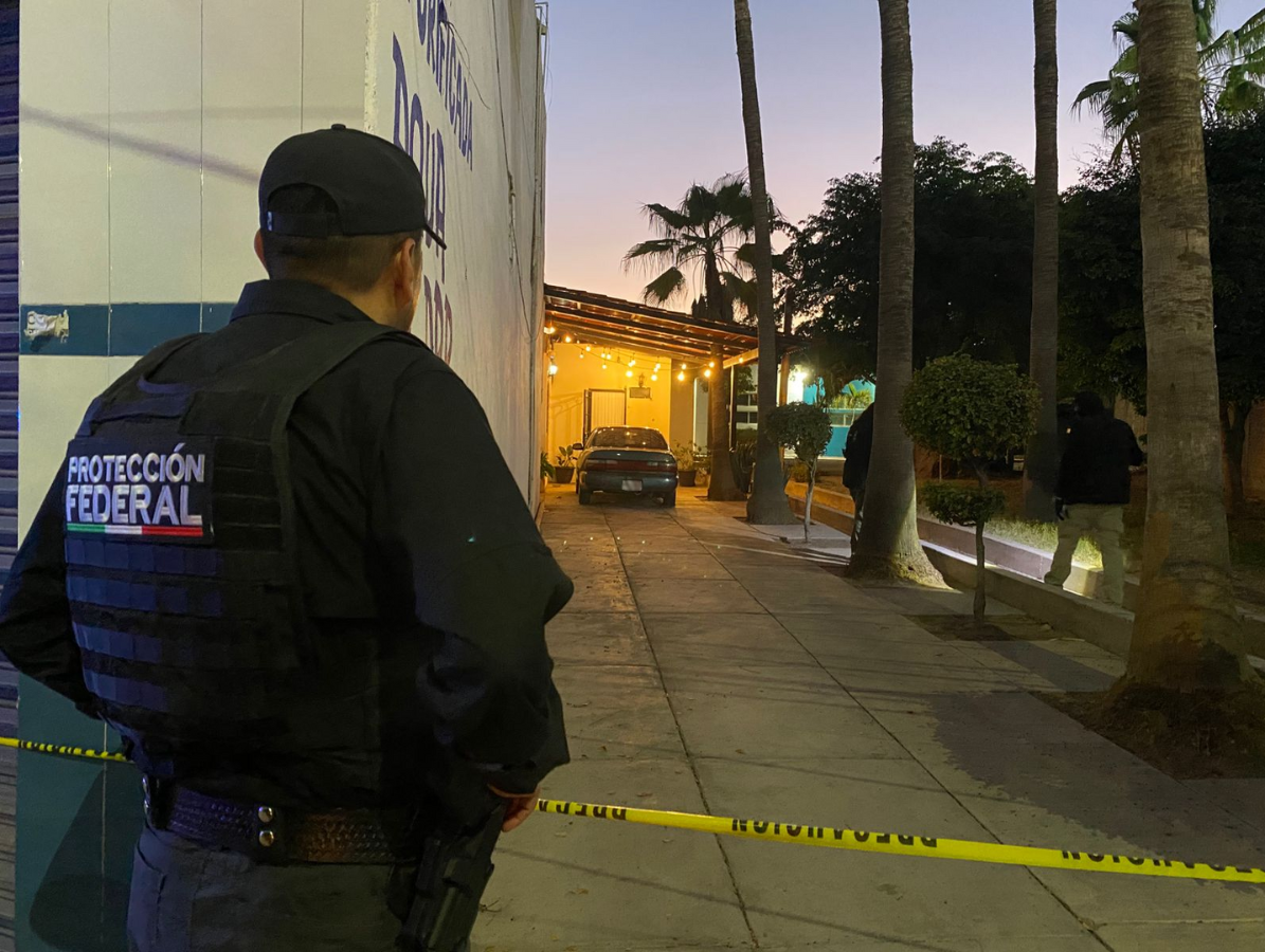 Civiles armados balean una vivienda y un vehículo