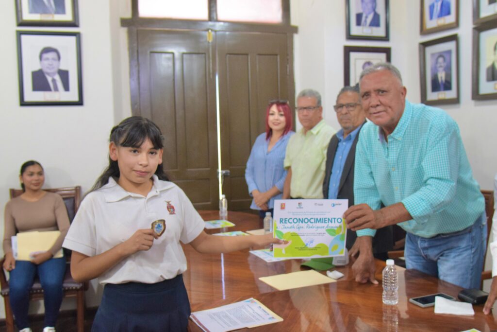 Niñas y niños de El Fuerte se convierten en Guardianes del Agua con orgullo y compromiso