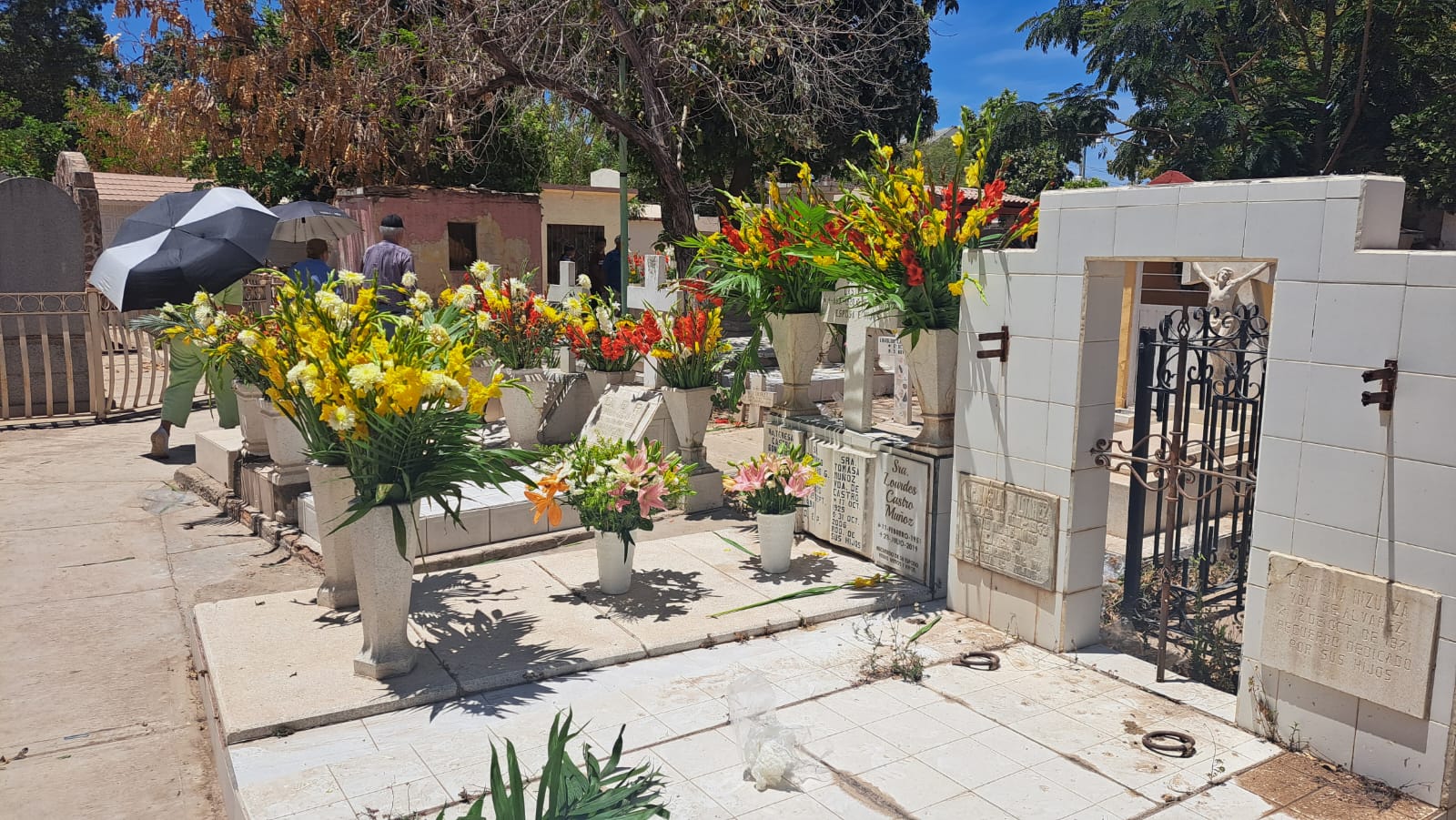 Panteón de Guasave este Día de las Madres.