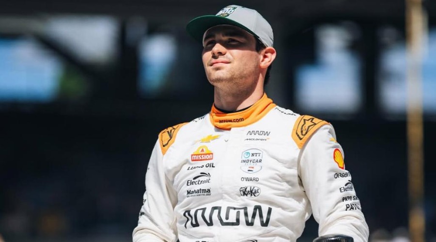 Piloto profesional mexicano de automovilismo