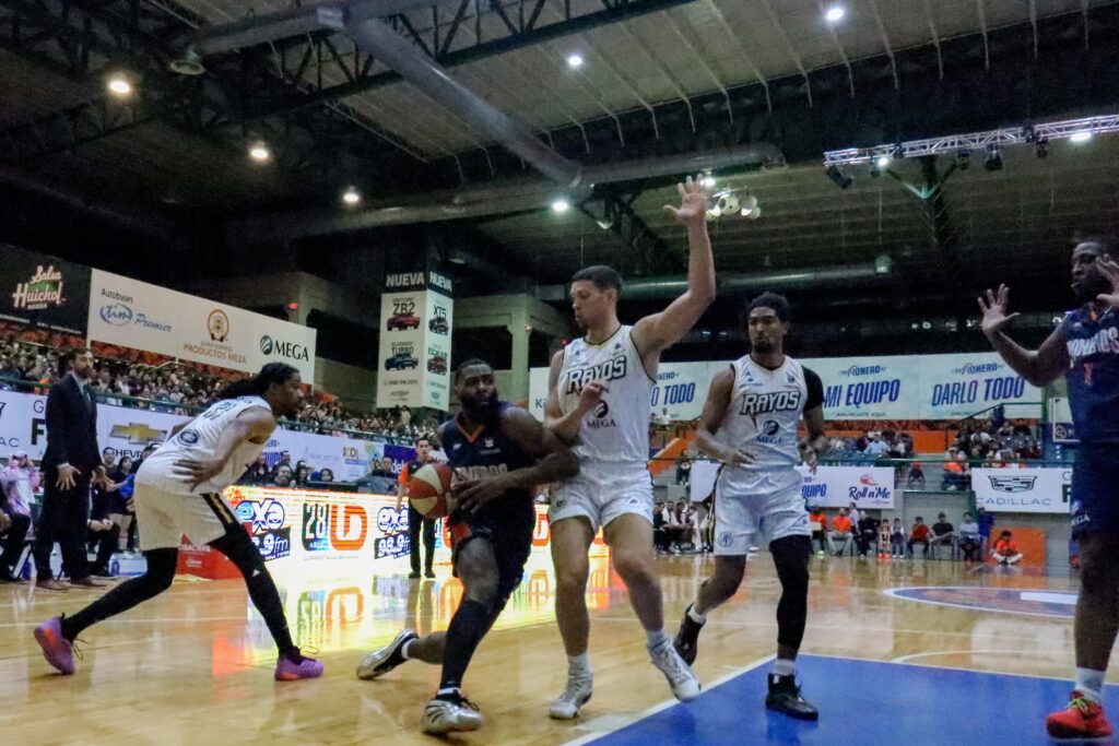 Pioneros se desinfla en la segunda mitad y Rayos empareja la serie