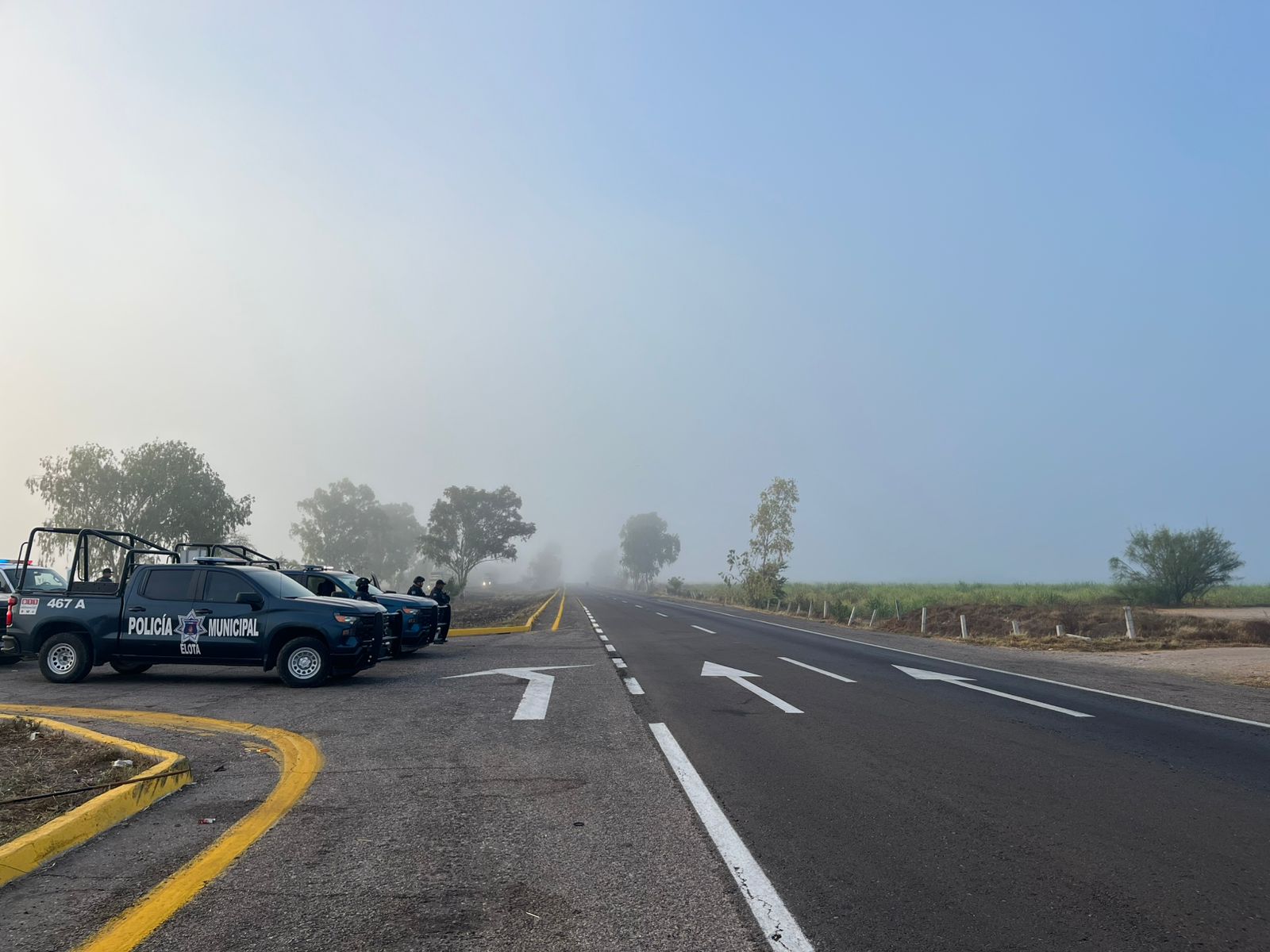 Policía Municipal de Elota en la autopista Mazatlán-Culiacán.