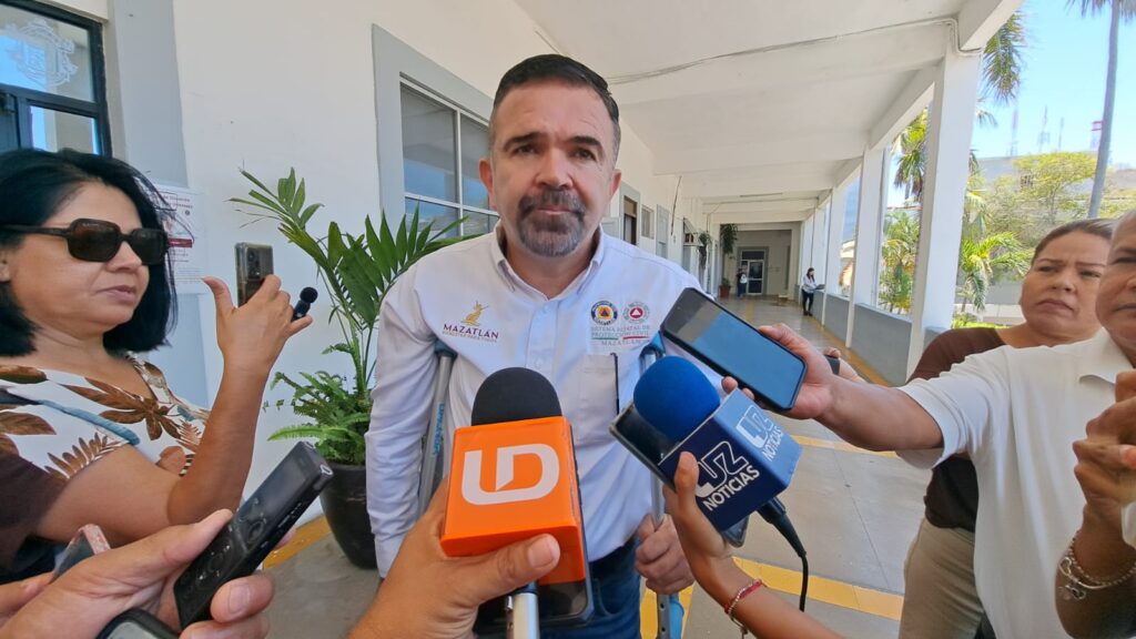 Protección Civil y Escuadrón Acuático al pendiente por efectos del mar de fondo en playas de Mazatlán