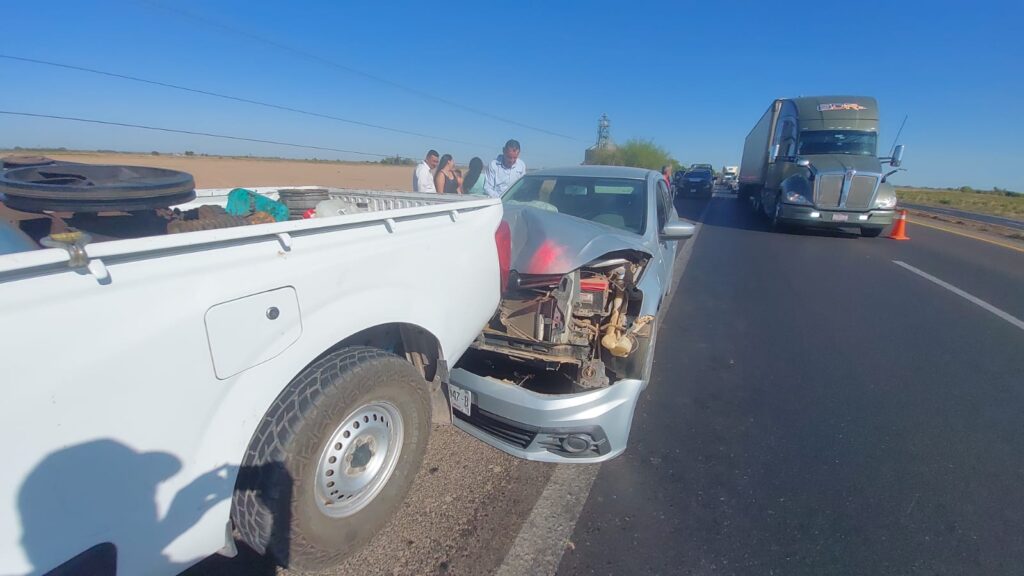 Quema de maleza en la México 15 provoca accidente múltiple en San Miguel Zapotitlán, Ahome