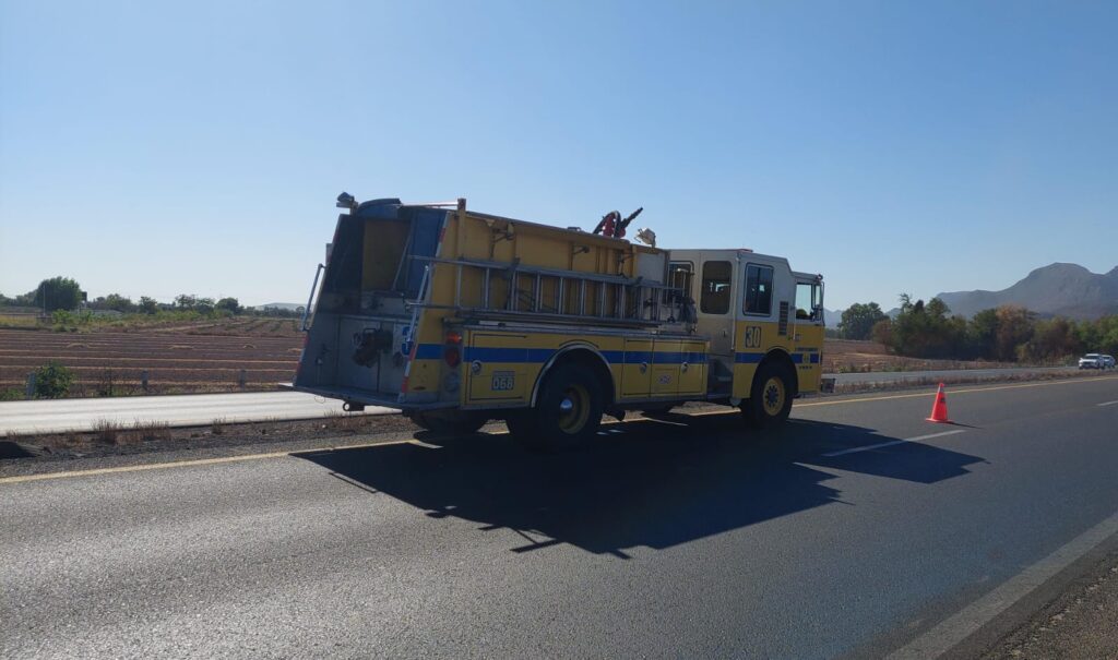 Quema de maleza en la México 15 provoca accidente múltiple en San Miguel Zapotitlán, Ahome