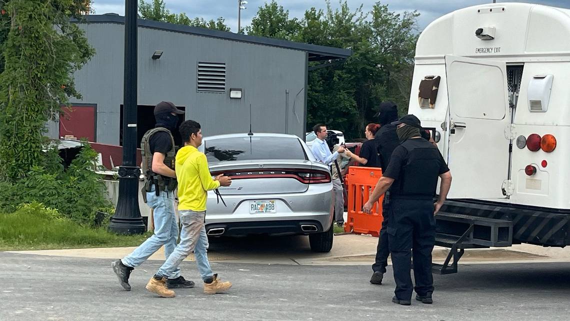 Redada migratoria termina con 30 trabajadores detenidos en obra en Florida