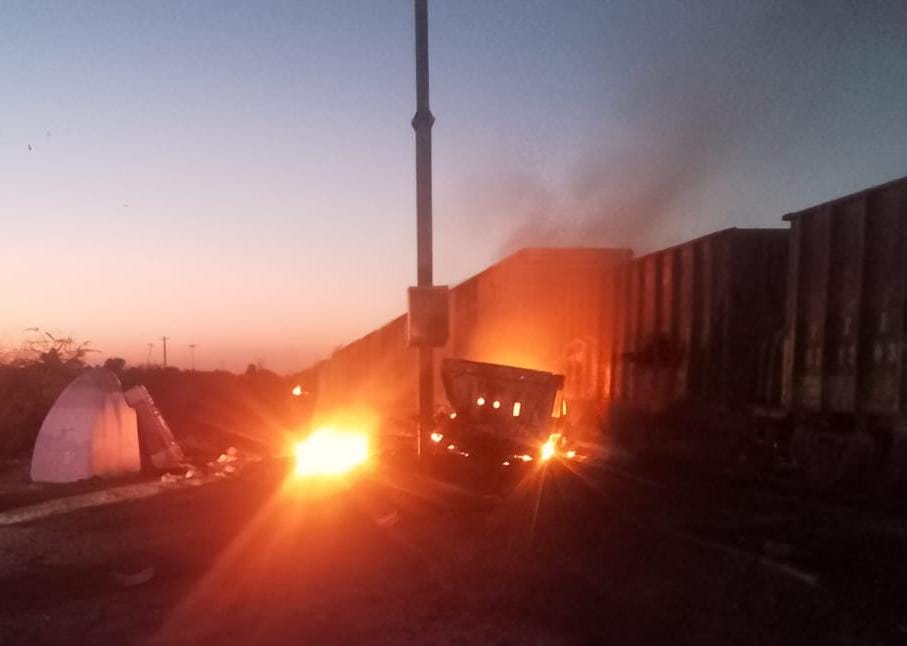 Reportan grave a Lorenzo Daniel, chofer de tráiler embestido por el tren en Estación Bamoa, Guasave