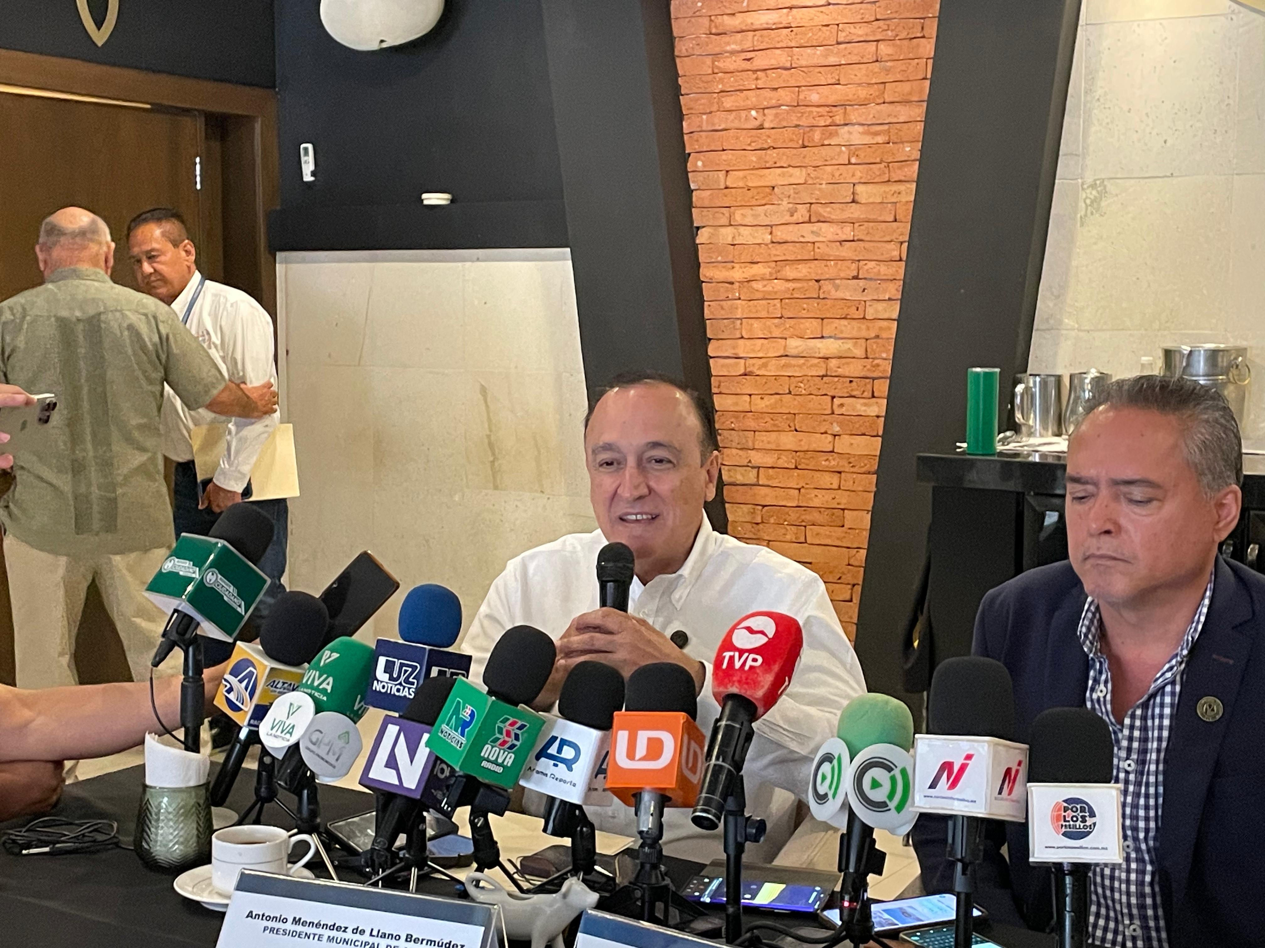 Reunión del CER con el alcalde Antonio Menéndez de Llano Bermúdez para la presentación del programa Distrito 0 para reactivar la economía local del Centro de Los Mochis.