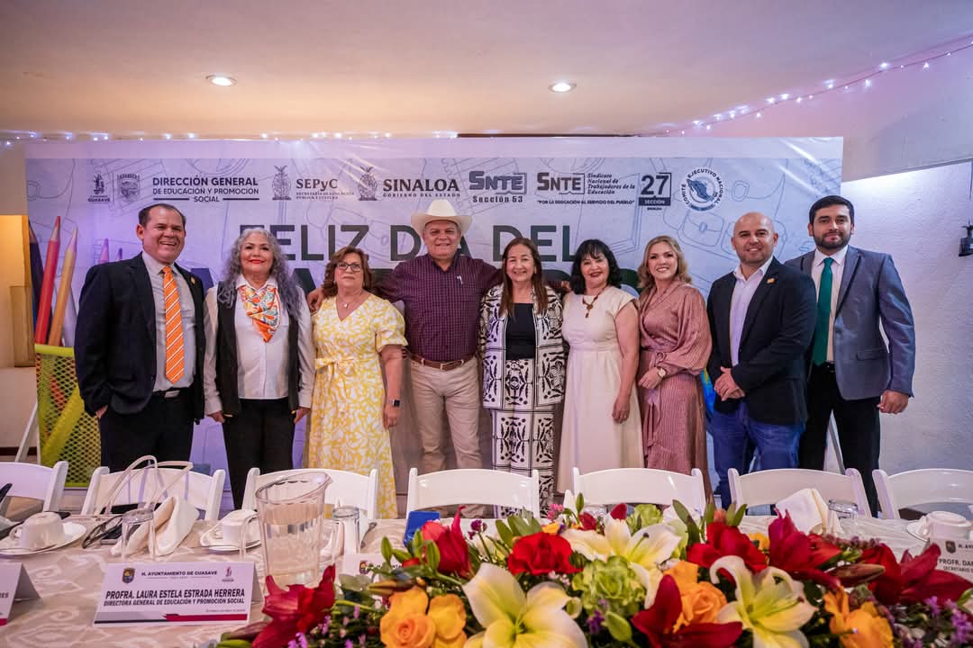 Rinden homenaje a maestros en Guasave por su entrega y legado