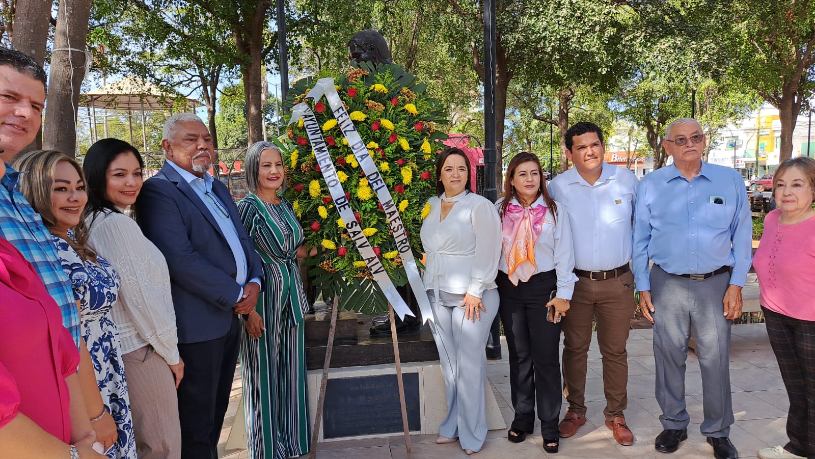 Salvador Alvarado rinde homenaje a maestros