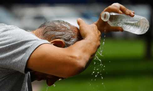 Persona sufriendo de calor