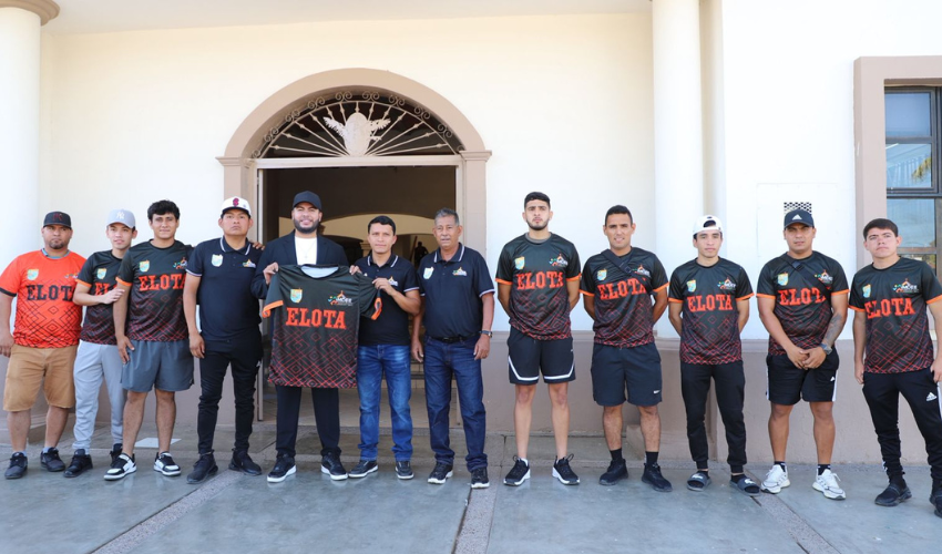 jugadores y cuerpo técnico de la selección de futbol de Elota