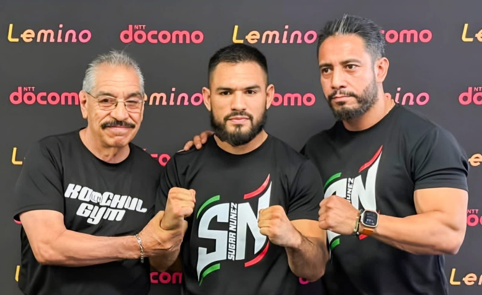 Eduardo “Sugar” Núñez con el equipo de Kochul Gym en Japón.