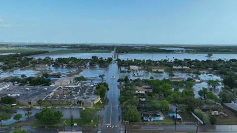 Texas bajo tormentas intensas; reportan interrupciones aéreas
