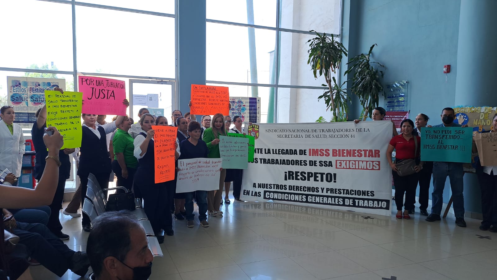 Trabajadores de Salud se manifiestan