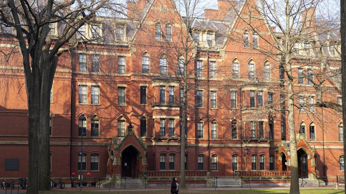 Gobierno de Trump prohíbe a la Universidad de Harvard inscribir a estudiantes extranjeros