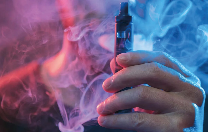 OMS llama a eliminar sabores en productos de tabaco y nicotina por riesgo para jóvenes