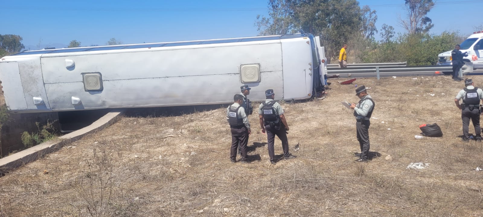 Volcadura de camión en la comunidad de Boscoso, Elota