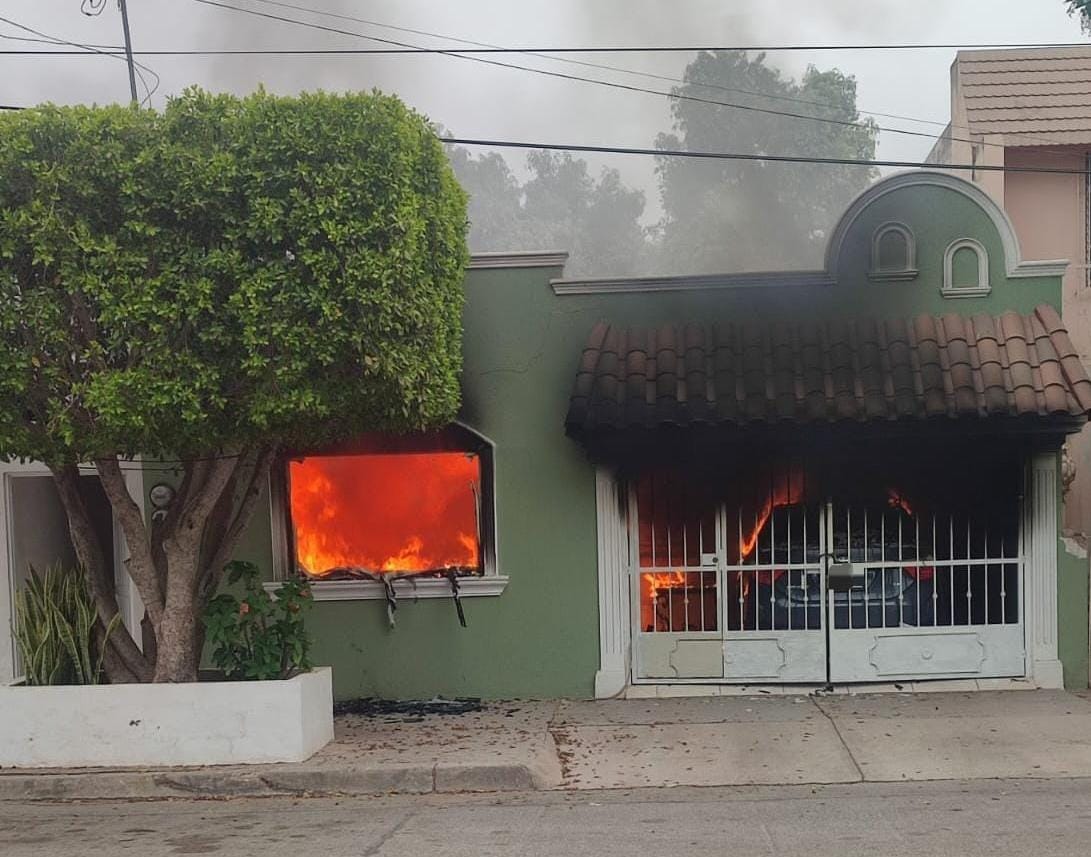 Voraz incendio en una vivienda del sector Centro de Guasave deja fuertes daños