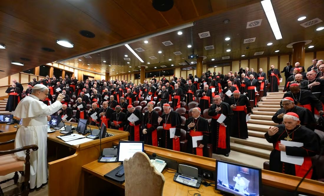 El Papa con los cardenales