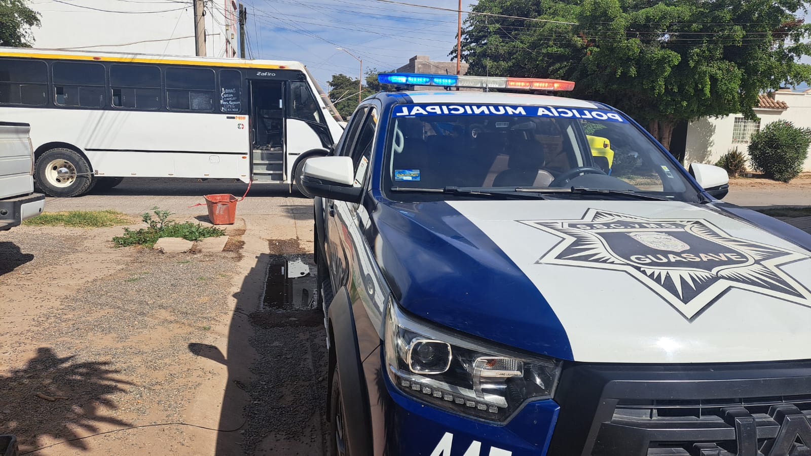 Muere chofer en camión urbano