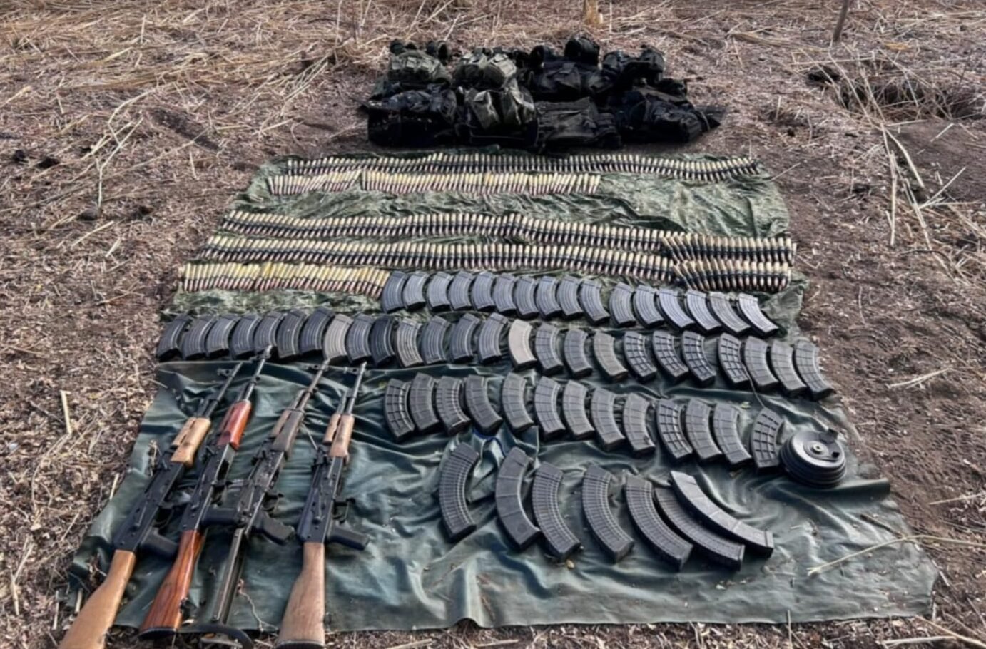 Armas, cartuchos, cargadores y un vehículo blindado son asegurados en la zona rural de Mazatlán