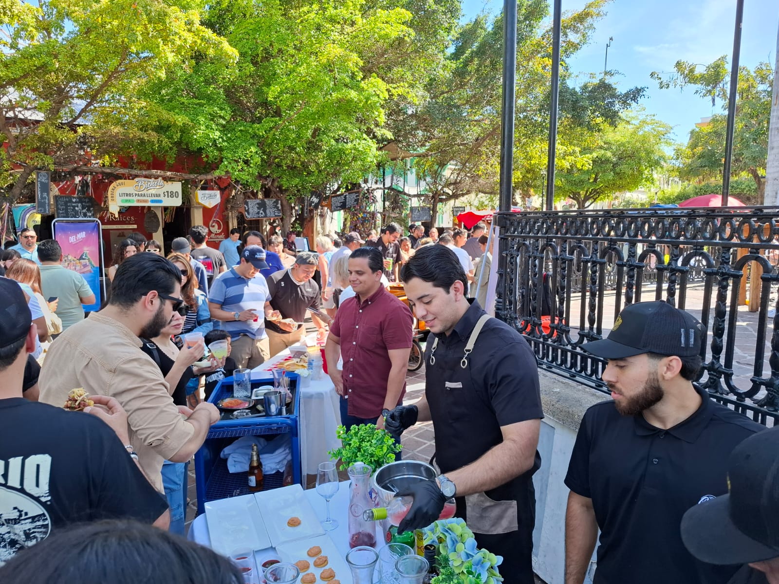 Inauguran la segunda edición Del Mar Cocktail Fest en la Plazuela Machado.