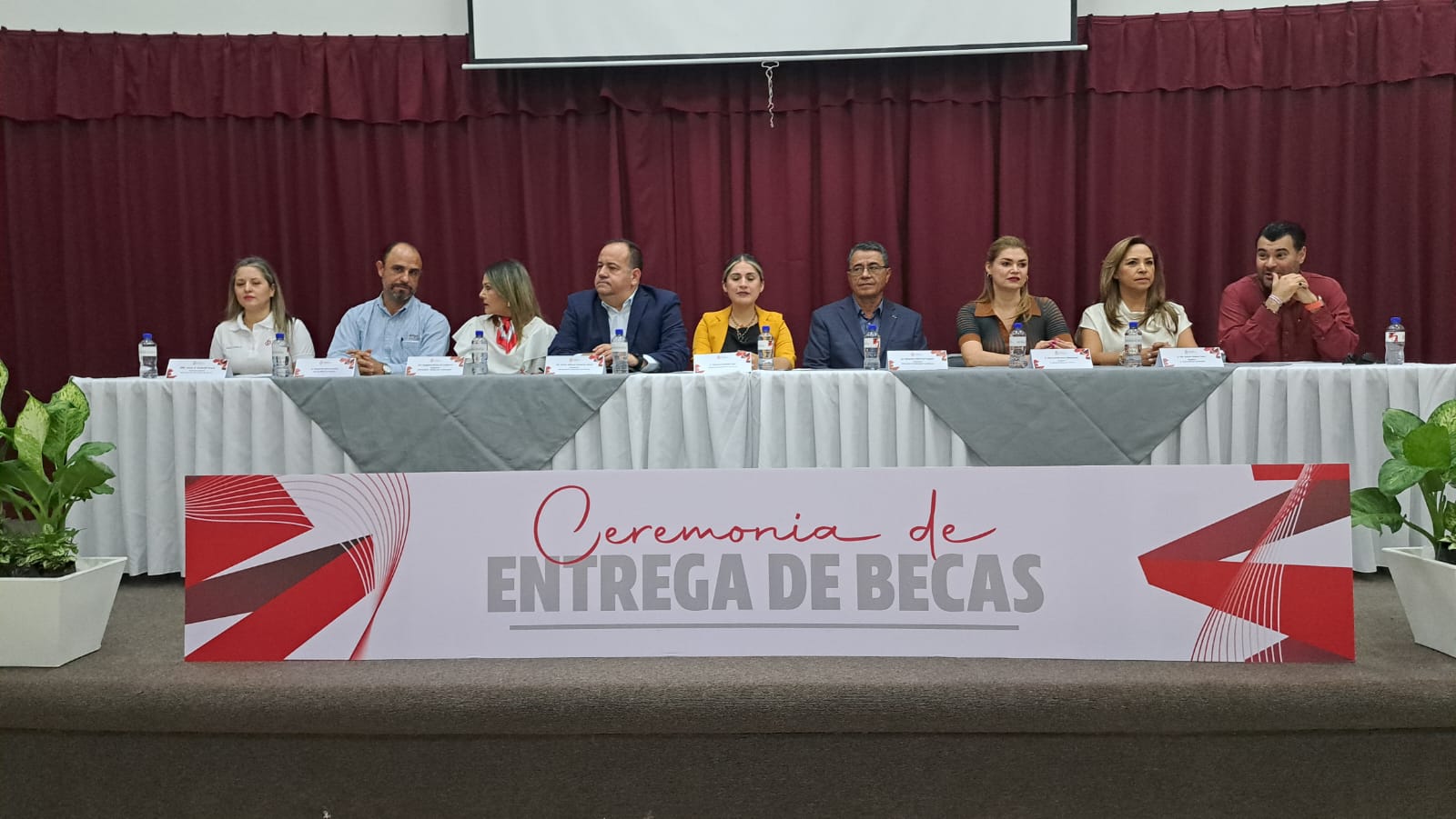 199 estudiantes reciben becas del Patronato Pro-Educación de Ahome