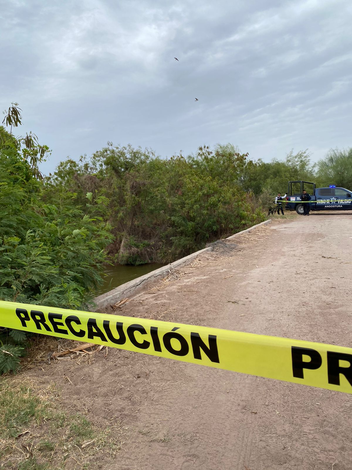 localizan a un hombre sin vida dentro de un dren en Angostura