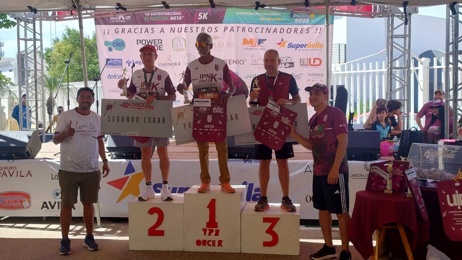 Yajaira Camacho y Luis Enrique Espinoza ganan la Carrera IPN Once K en Los Mochis