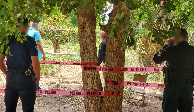 Policía resguarda la fosa tras incidente en un kínder de Guasave