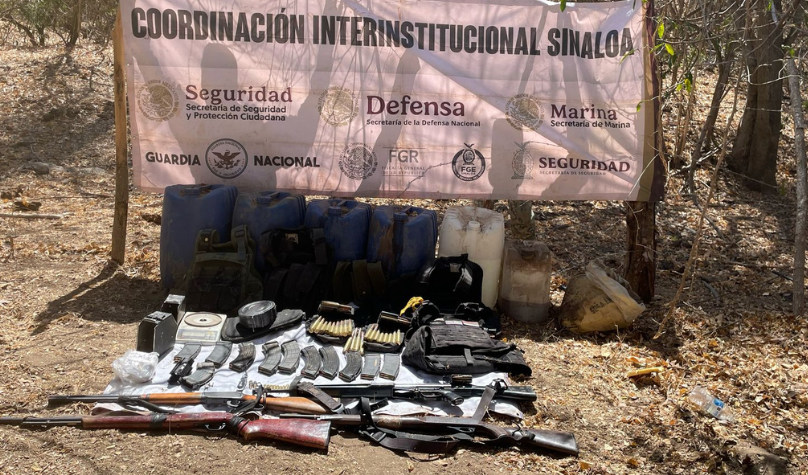 Elementos de seguridad en Sinaloa aseguran armas y objetos ilegales