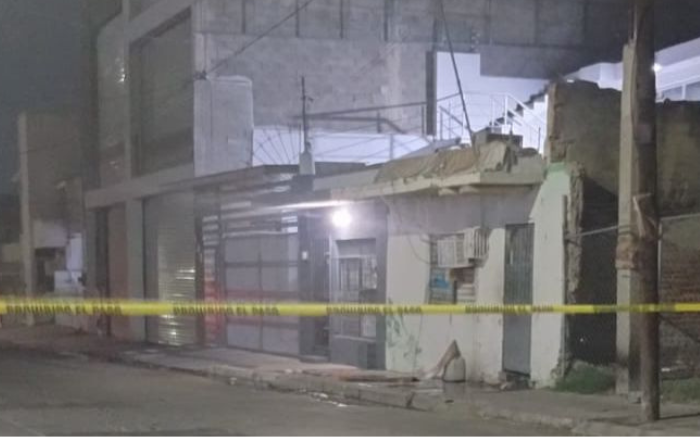Cinta amarilla cubre una vivienda tras ser atacada a balazos
