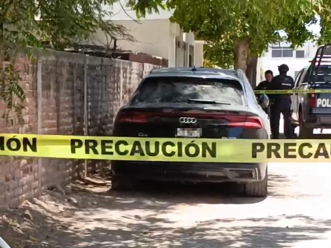 vehículo abandonado con impactos de bala