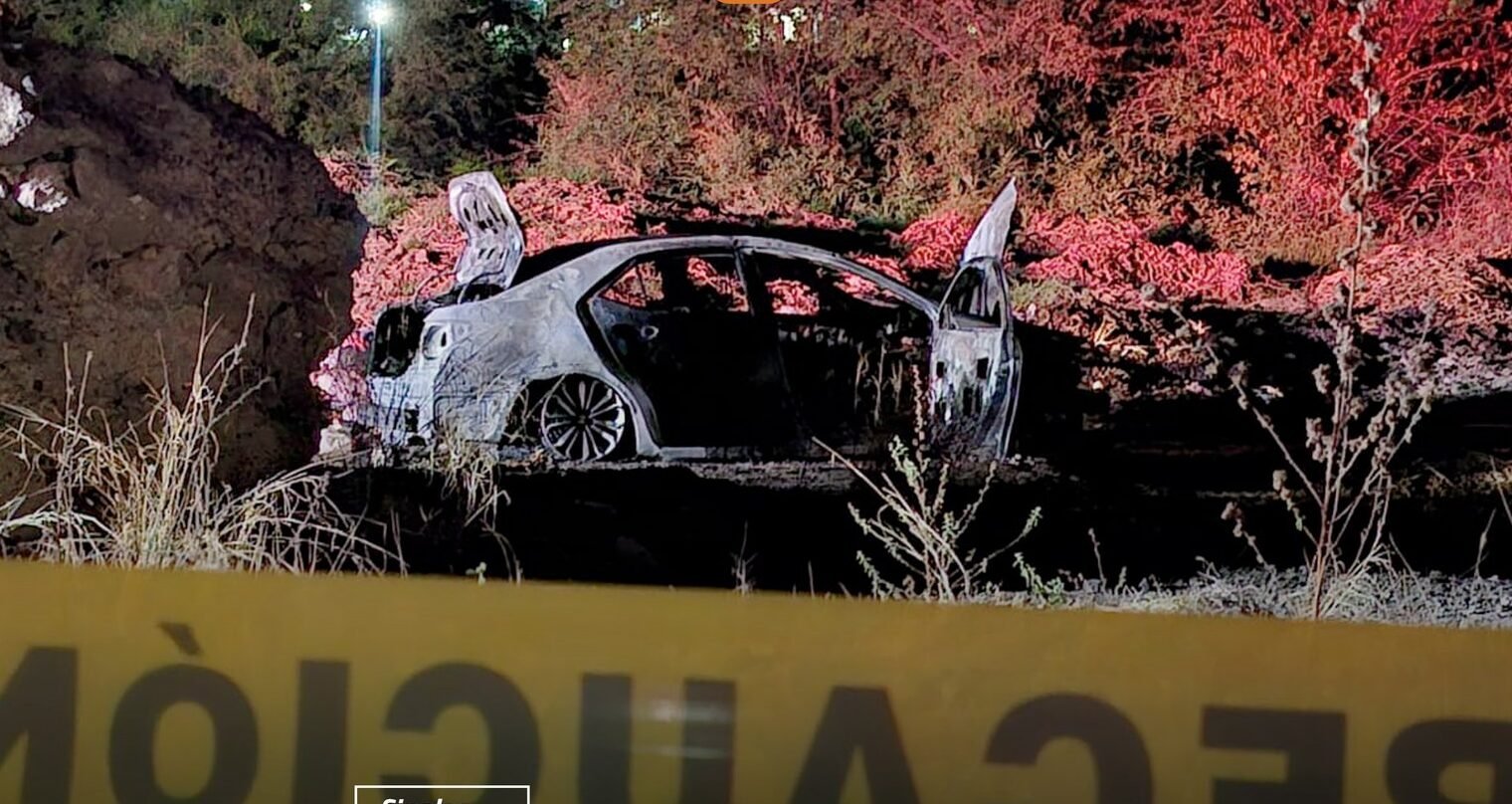 Auto quemado en Culiacán