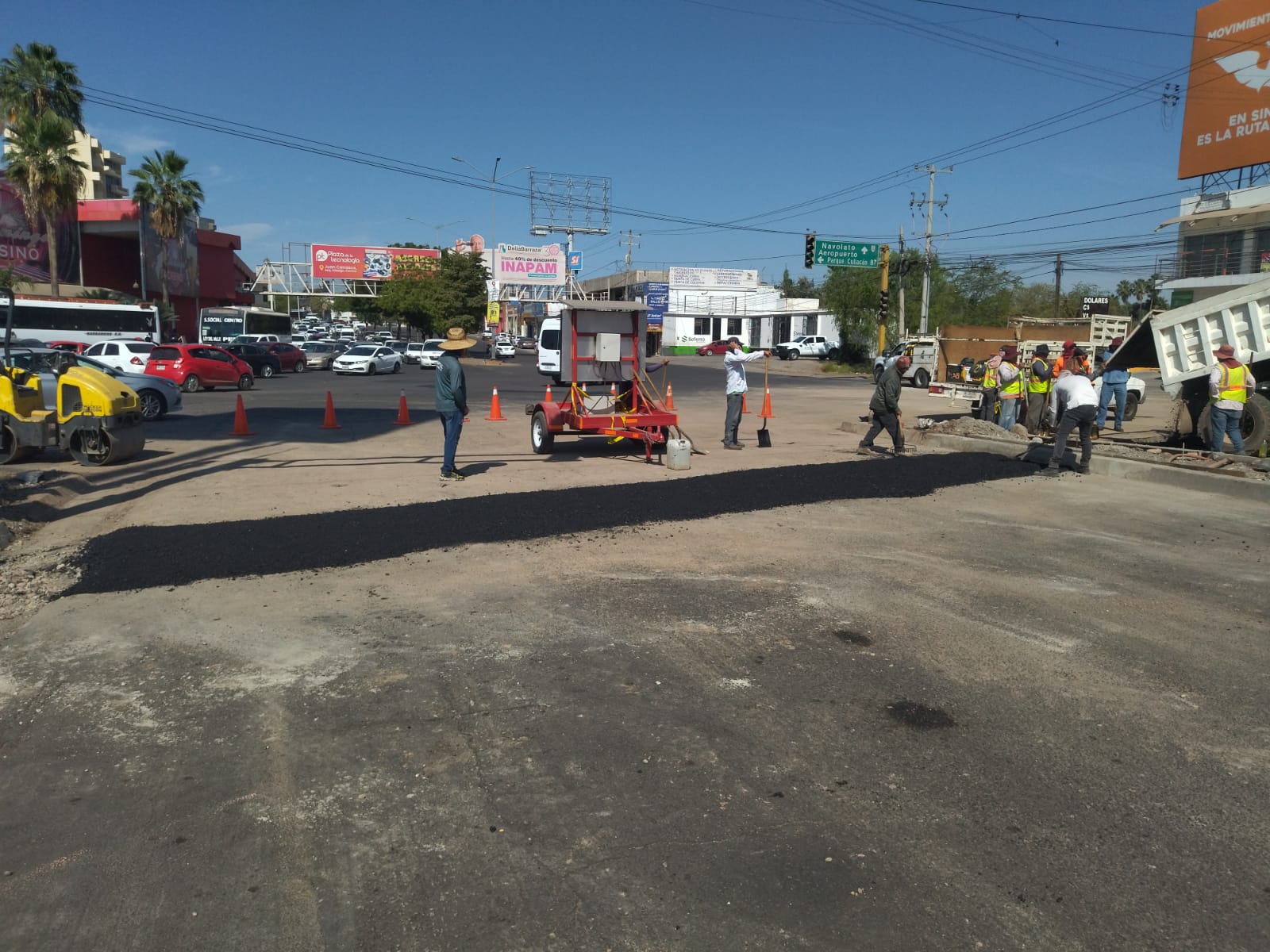 Japac realizando trabajos de rehabilitación en el bulevar Zapata en Culiacán.