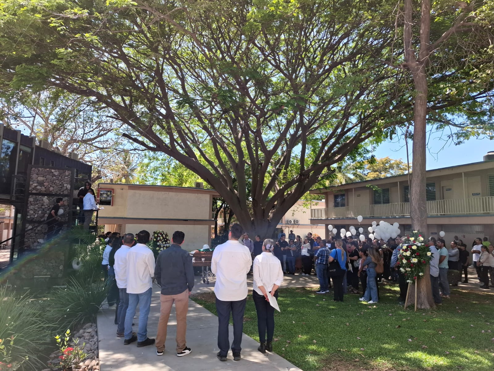 Homenaje de despedida a joven estudiante de la UAS