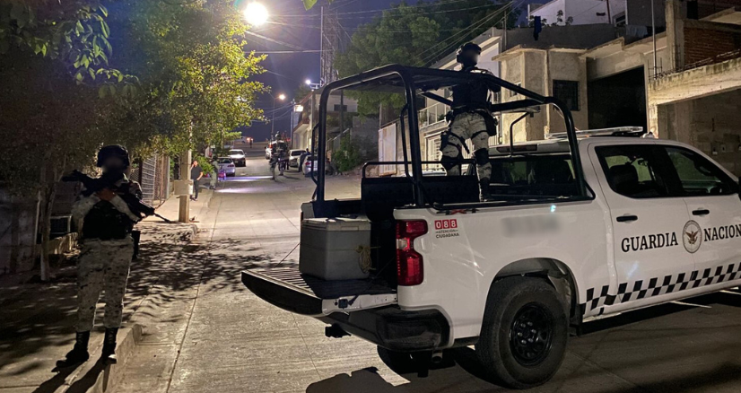 Agentes de la Guardia Nacional resguardan la zona del ataque a balazos a un domicilio 