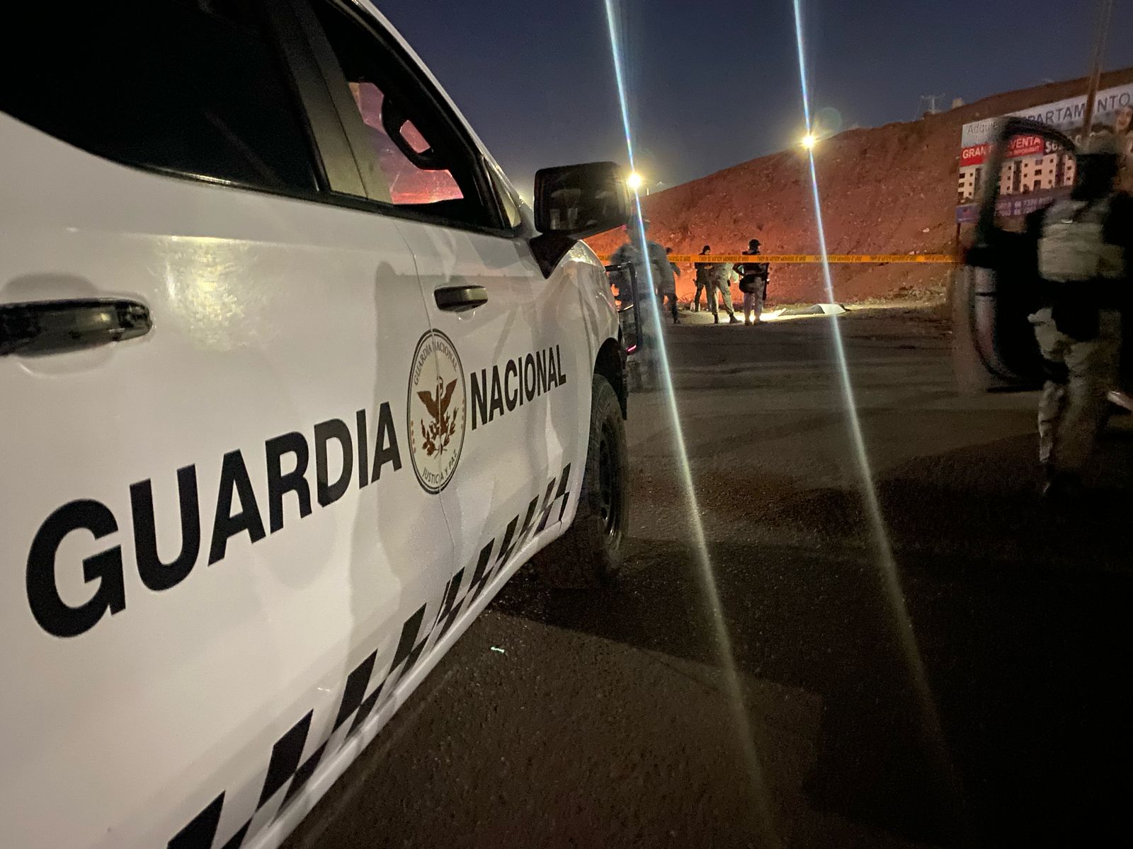 Seis muertos e incendios de vehículos