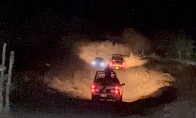 Policías estatales localizaron el cuerpo en una brecha de terracería al norte de Culiacán
