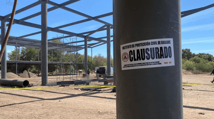PC clausura construcción de plaza en Guasave.