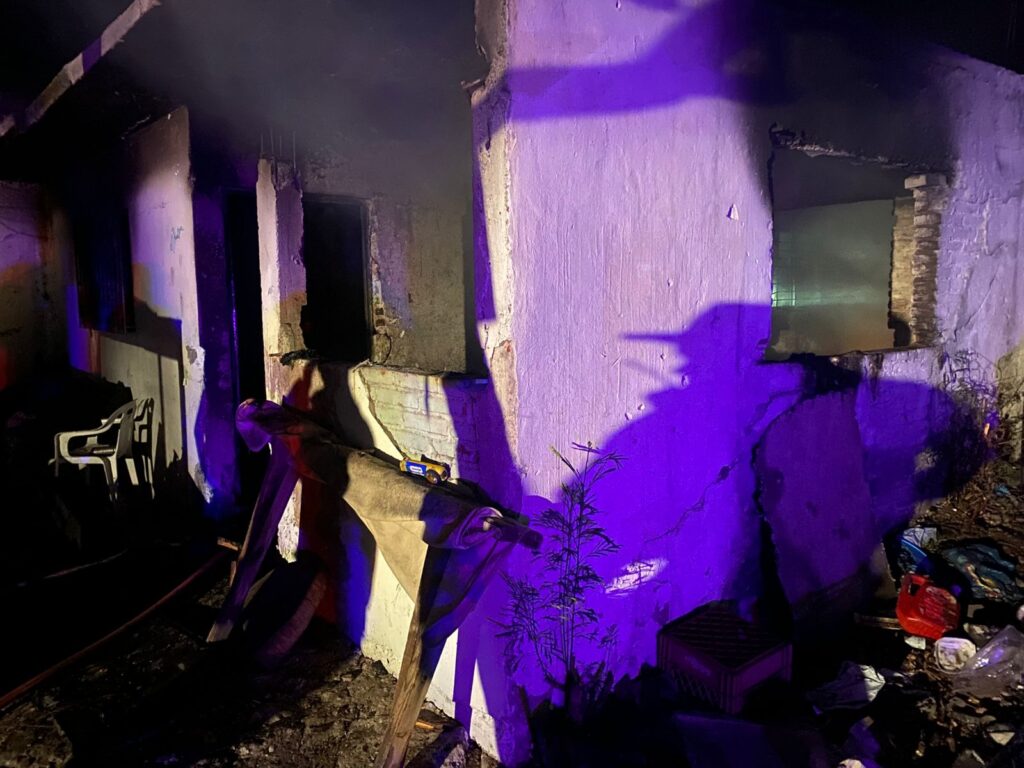 Incendio arrasa vivienda en Guamúchil