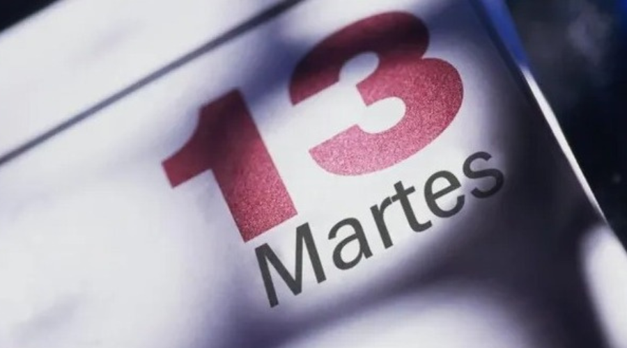 martes 13