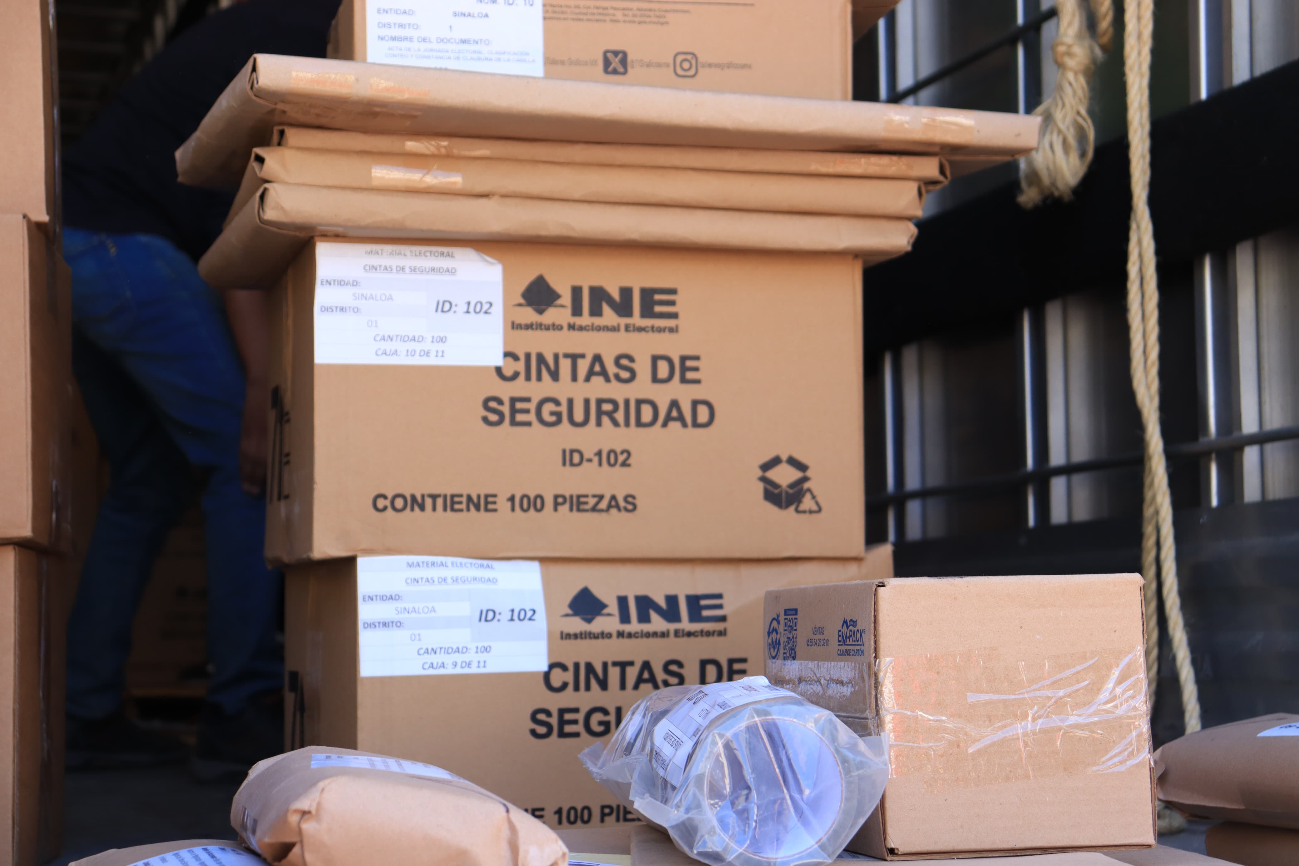 Enrtrega de material electoral