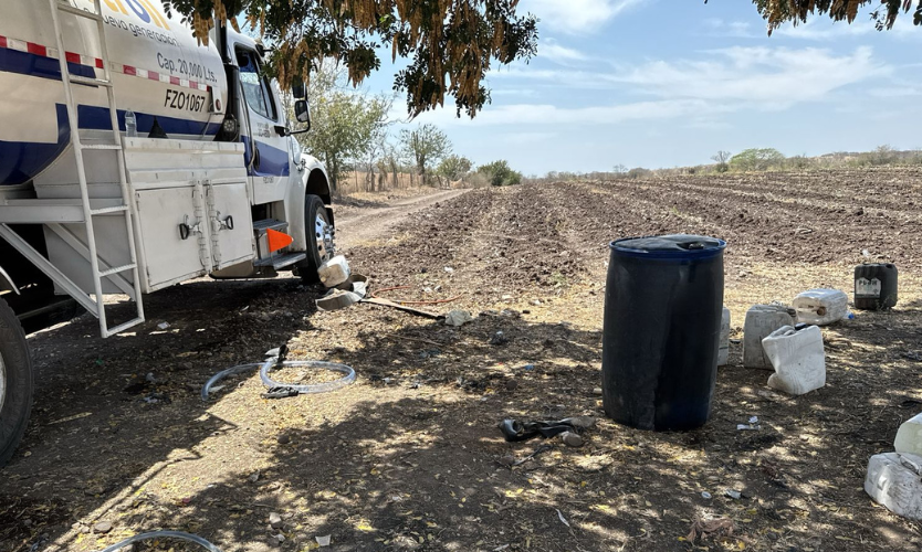 Un vehículo tipo pipa es asegurado por autoridades