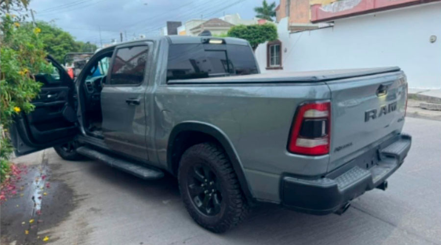 Camioneta blindada abandonada en Culiacán
