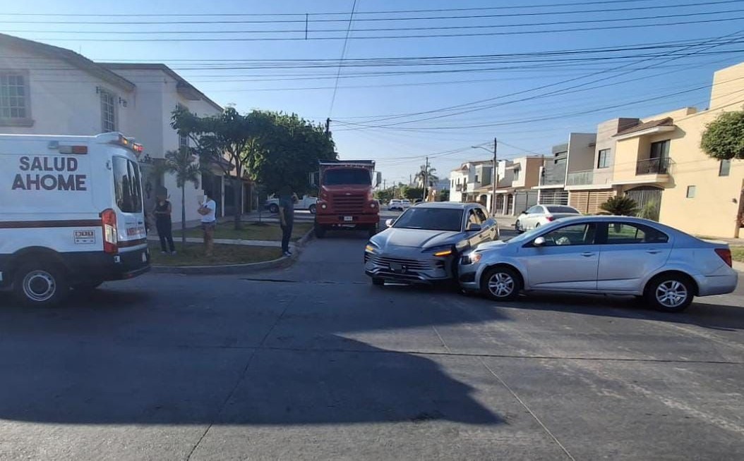 Choque de vehículos al norte de Los Mochis.